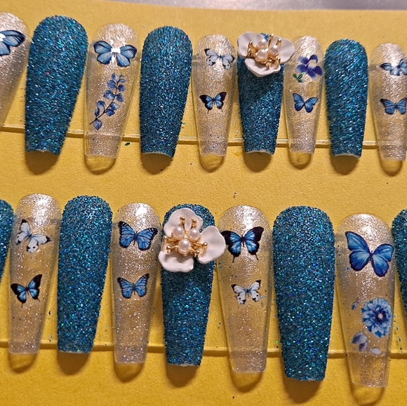 Press on nails - Picture 3 of 4